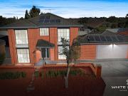 Family Scale, Dual Living, and a Location That Delivers