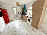 Fantastic 2 Bedroom Flat W Garden Stratford