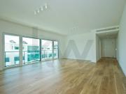 Fantastic 3 bedroom apartment overlooking the golf courses