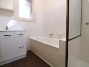 FANTASTIC 3 BEDROOM WITH LUSH GARDENS & SEPARATE STUDIO