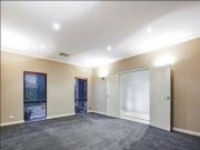 Fantastic location close to the Shopping Centre,...