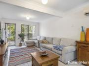 FANTASTIC LOCATION & CONVENIENCE! Heart of North Lakes,...