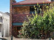 FANTASTIC LOCATION & WELL PRESENTED 3 BEDROOM TOWNHOME!