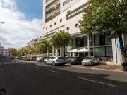 Fantástica loja de dois pisos em Linda a Velha