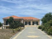 Fantástica moradia de tipologia T3+1, situada em Bombardeira