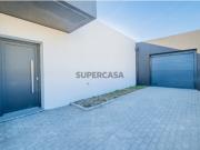 FANTÁSTICA MORADIA ISOLADA T3 COM PISCINA EM LOTE DE 510M2