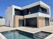 Optima Moradia Isolada T4, com piscina privada, a 10...