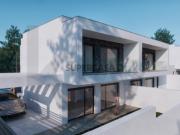 Fantástica moradia T4 com piscina no Seixal