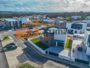 Fantástica Moradia T4 com piscina para arrendamento!