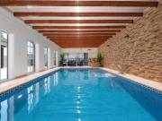 Fantástica Moradia T4, Nova, com Piscina interior...