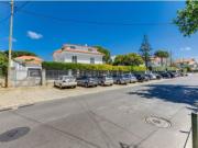 Fantástica Moradia T5 em São João do Estoril Localização...