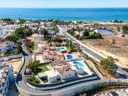 Fantástica moradia térrea com 4 3+1 quartos, piscina e...