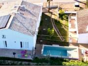 Fantástica propriedade renovada com 4 casas e piscina...