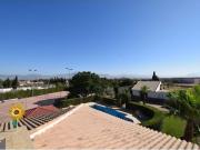 Fantástica villa independiente con pista de tenis,...