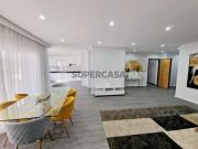 Fantástico apartamento T4 Condomínio com piscinas e jardins