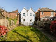 Farnham Road, Guildford, Surrey, GU2 1 bed flat to rent...