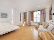 Farringdon Studio available to rent ASAP