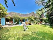 Encantadora casa, con precioso jardin, en excelente...