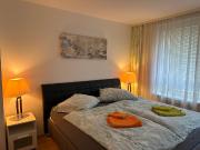 Fashionable & spacious suite in popular Cottage area,...