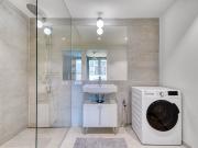 Favoriten 1br w/ gym, lounge & elevator, nr Metro,...