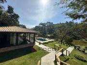 Fazenda/Sítio com 6 Quartos e 5 banheiros à Venda, 450...