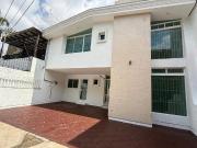 felix ireta. amplia casa de uso comercial con 7 oficinas...