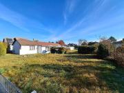 Felixdorf: Älteres Wohnhaus auf einem sehr großen,...