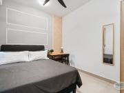 Female middle room, fully furnished, inc utility, near train