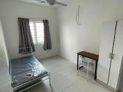 Female middle Room Walk to LRT Station Rental include...