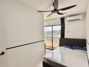 FEMALE UNIT8 MINS WALK TO MRT SURIANMiddle Room, at Palm...