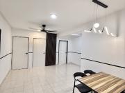 FEMALE UNIT8 MINS WALK TO MRT SURIANMiddle Room at Palm...