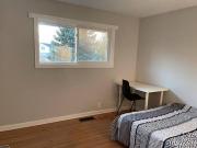 FEMALES ONLY South Windsor Room 2min from St Clair College