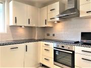 Fenchurch Walk, Brighton BN1, 3 bed flat to rent, £2,400...