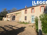 Ferme en pierre magnifiquement présentée, entièrement...