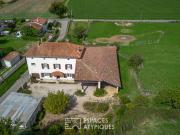 Ferme en pisé à rénover avec dépendances et 2 hectares...