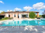 Ferme rénovée 9 pièces, piscine, vue Pyrénées & campagne