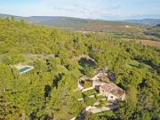 Ferme rénovée en position dominante sur 11 Ha face au...