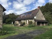 Fermette avec dépendances, puits et terrain de 2.5 ha....