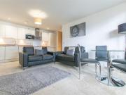 Ferry Court, Cardiff CF11, 2 bed flat to rent, £1,300...