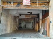 Finca con local, oficina sótanos y parking en St. Antoni