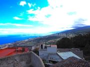 Finca con varias construcciones para reformar con...