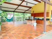Finca de 1 hectárea con casa y piscina, en La Mesa Cund, COL