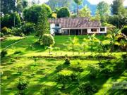FINCA EN UNIDAD CERRADA CON VISTA AL LAGO