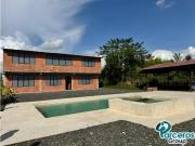 FINCA EN VENTA DE 7 HABITACIONES, 2 PISOS, MORELIA, PEREIRA