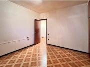 Finca vertical con Local comercial y dos pisos