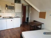Finchley Lane, London, Studio Flat For