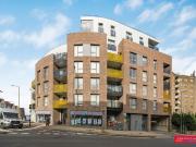 Finchley Road, London NW11, 2 bed flat to rent, £2,200...