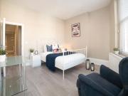 Finchley Road, London NW3, 2 bed flat to rent, £2,450...
