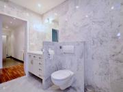 First class apartment with lovely decor and view...