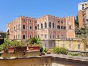 Fittasi bilocale a Napoli, Chiaia